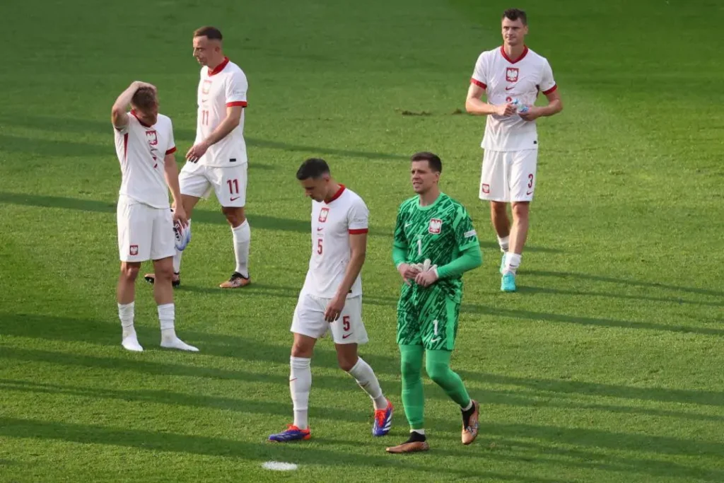 players of poland react after losing the uefa euro 2024 group d soccer match between poland and austria in berlin germany 21 june 2024 alemania polonia efe