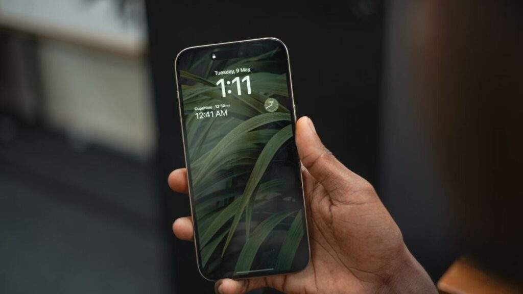 Apple's 5G Revolution: Proprietary Modem on Track for 2025 iPhone