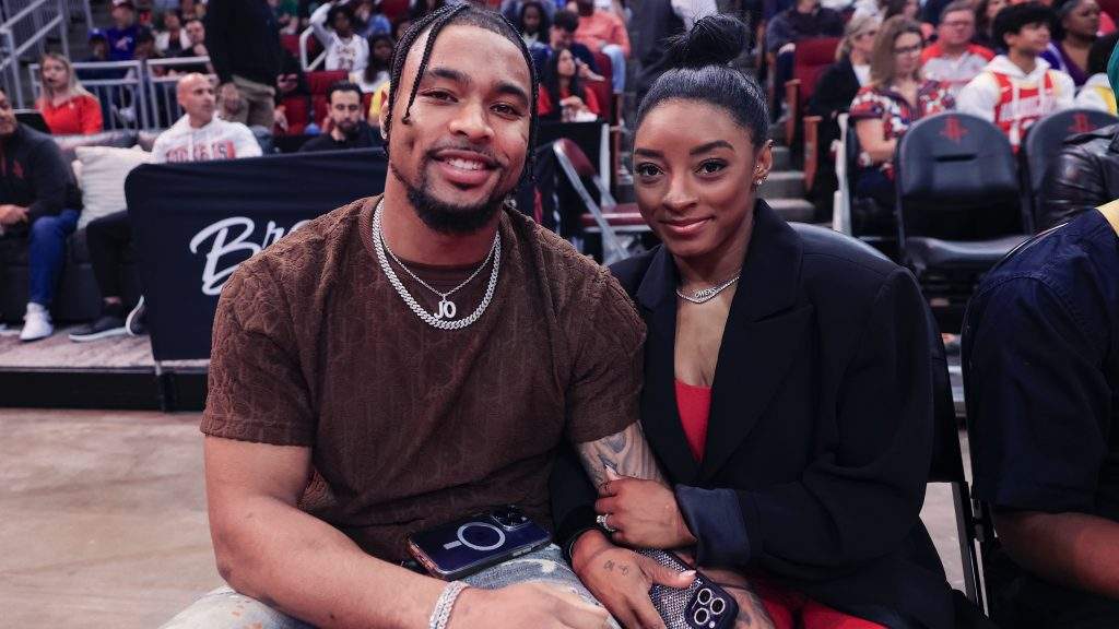Jonathan Owens Cheering on Wife Simone Biles at 2024 Paris
