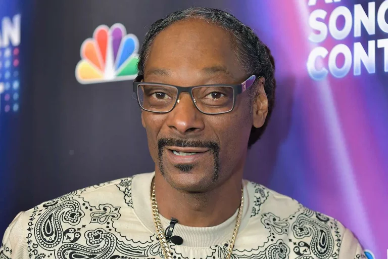 Snoop Dogg to Carry Olympic Flame in Paris