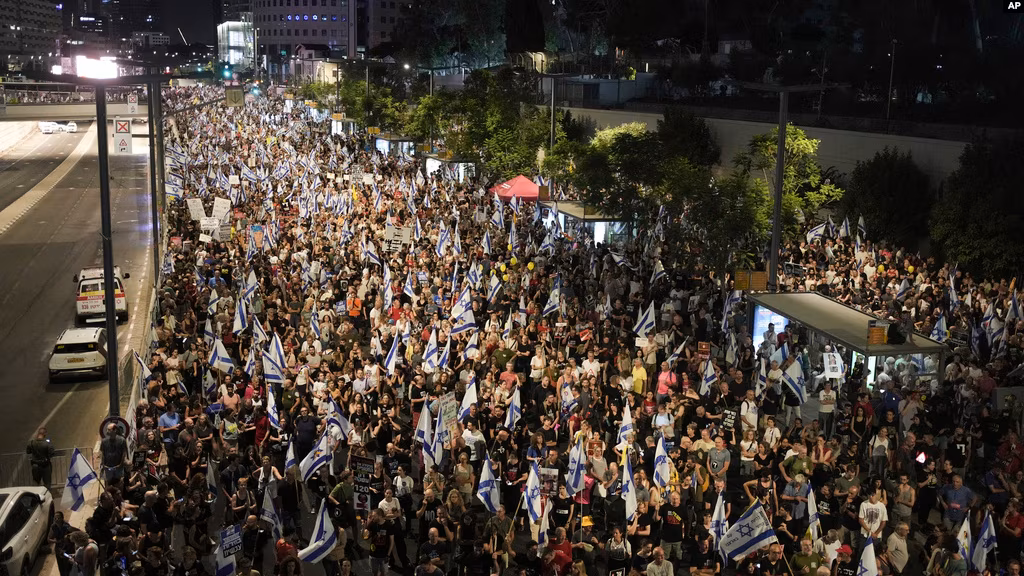 people protest against israeli prime minister benjamin netanyahus government and call for the release of hostages held in the gaza strip by the hamas militant group in tel aviv israel july 6 2024