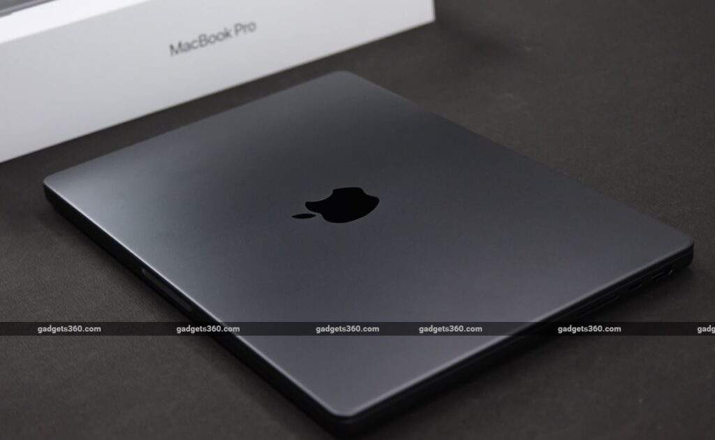 Apple Delays Foldable MacBook Due to Technical Challenges