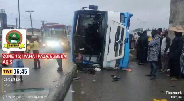 Bus Overturns on Lagos Abeokuta Expressway, 10 Casualties Recorded