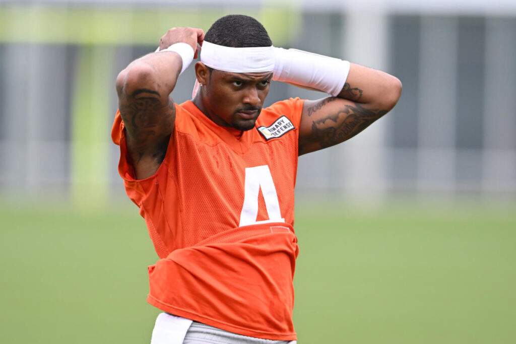 Deshaun Watson's Shoulder Issue Raises Concerns for Browns' Playoff Hopes