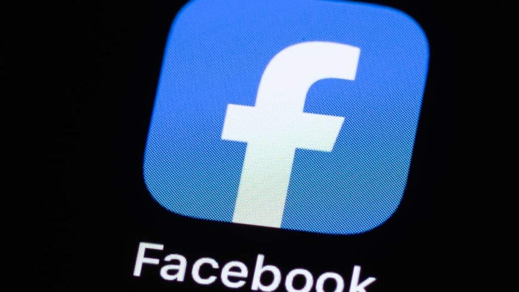 Facebook App's Mysterious Color Change Fixed, Update Required