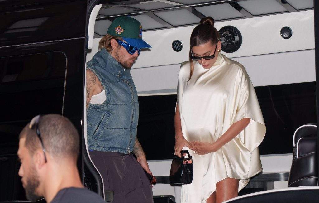 Justin Bieber Scolds Teen Fans in Hotel Lobby, Wants Privacy