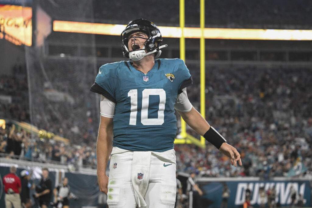 Mac Jones Leads Jaguars to 20 7 Win Over Buccaneers