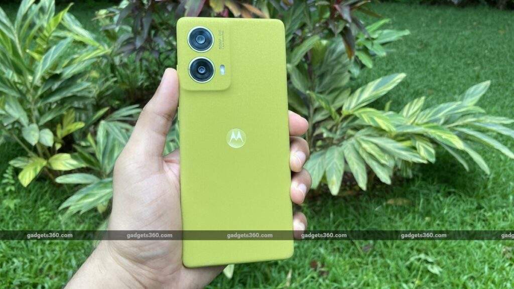 Moto G85 Review: A Mid Range Smartphone with Curved OLED Display