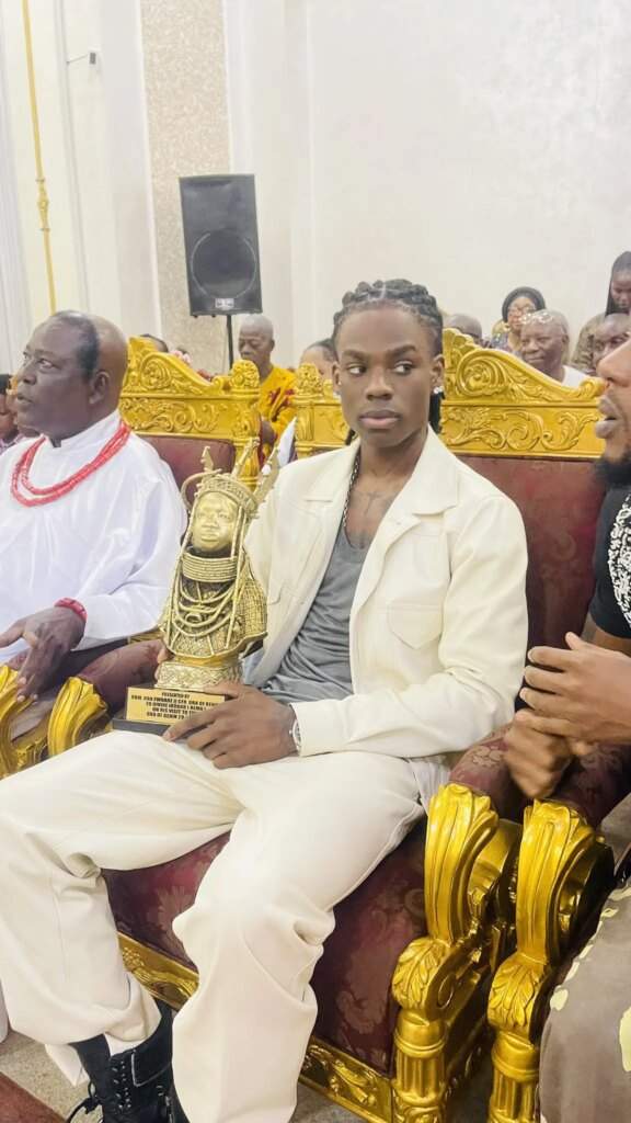 Oba Ewuare II Gifts Royal Plaque to Rema Amidst Edo