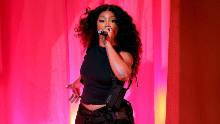 SZA Takes a Break from Performing
