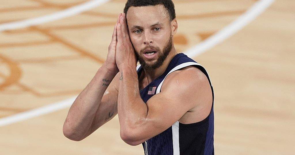 Stephen Curry Extends Golden State Warriors Contract Through 2027