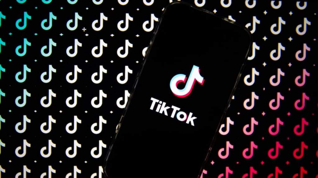 TikTok Rolls Out Group Chat Feature, Adding Up to 32
