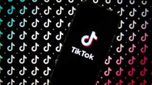 TikTok Rolls Out Group Chat Feature, Adding Up to 32