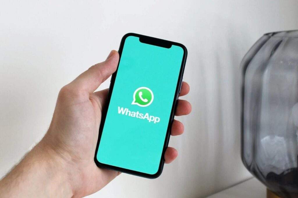 WhatsApp Brings Customizable Chat Themes and PIN Lock Feature