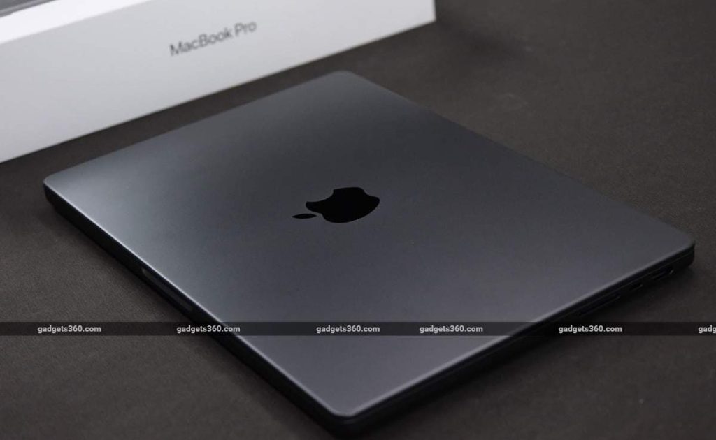 Apple Delays Foldable MacBook Due to Technical Challenges