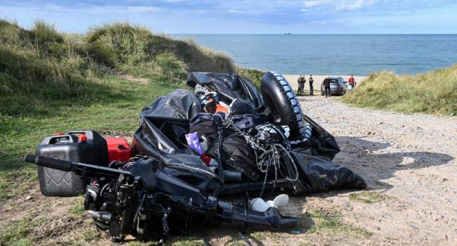 Eight Migrants Die in Channel Capsizing
