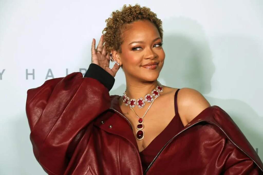 Rihanna Ditches Clubbing for Pub Life