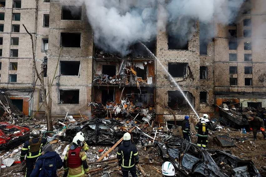 Russia Launches Widespread Drone and Missile Attacks on Ukraine's Kiev,