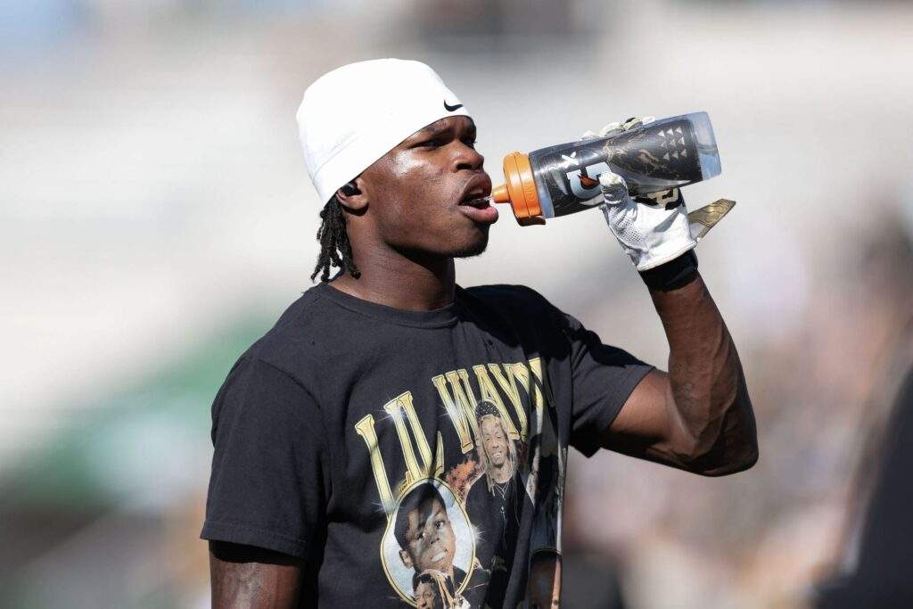 Travis Hunter Two Way Star Leads Buffaloes to Victory
