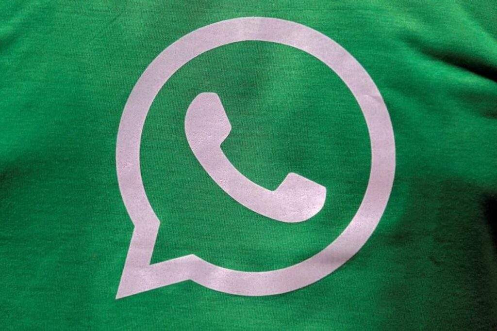 WhatsApp Adds Public Figures' Voices to AI Chatbot