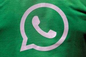 WhatsApp Adds Public Figures' Voices to AI Chatbot
