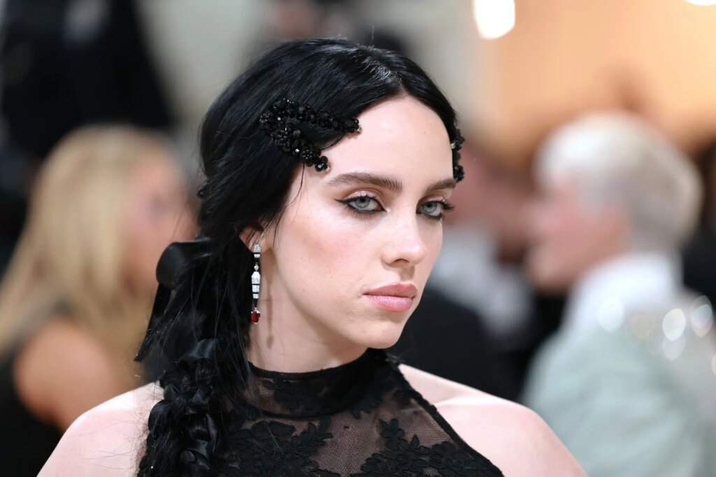 Billing Eilish Keeps Life Private, Vows Never to Discuss Sexuality