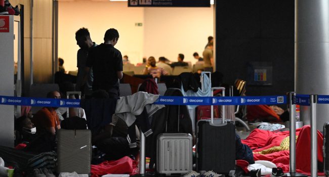 Canada Cuts Immigration Amid Decline in Public Support