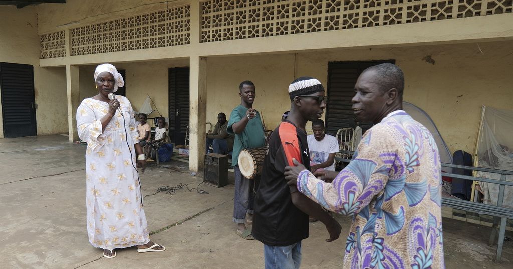 Courtyard Theater: Mali's Healing Tradition