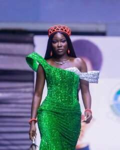 Model Sets New Guinness Record for Longest Catwalk Walk