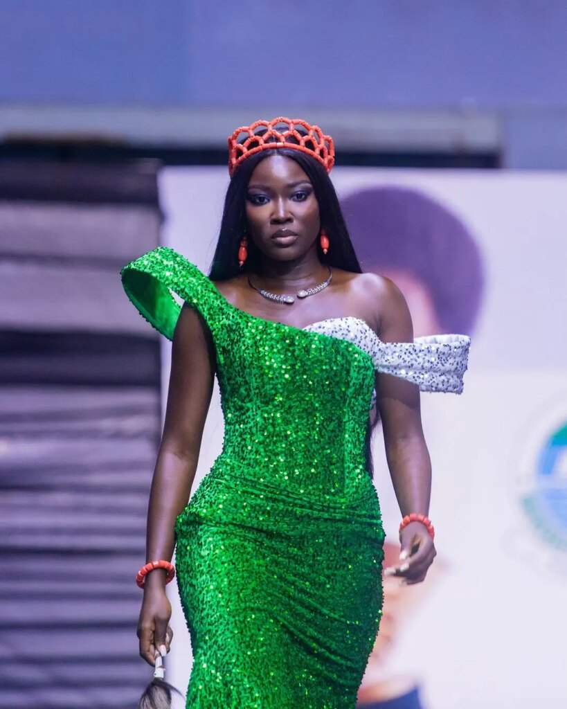 Model Sets New Guinness Record for Longest Catwalk Walk