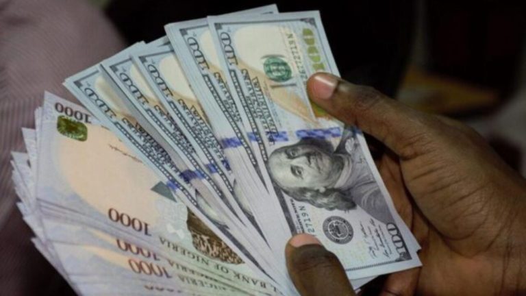 Naira Gains N0.78, Closes at N1600/$1 at Official Market