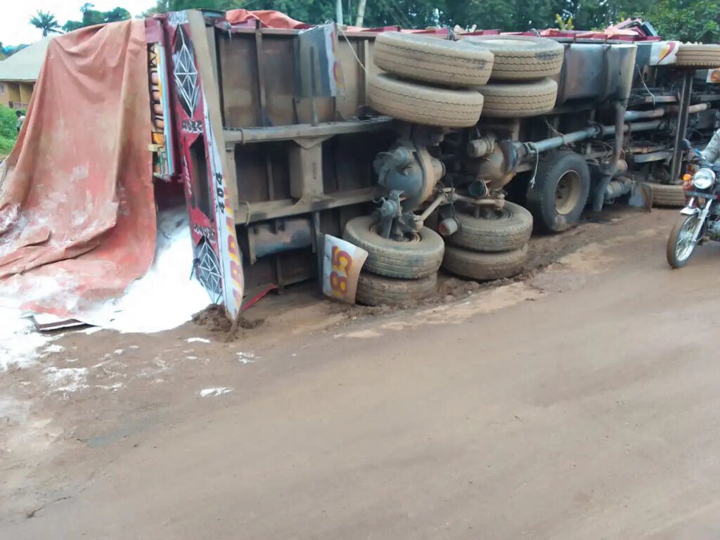 Traders sold goods at cutthroat prices on Ogbomoso Oyo road due