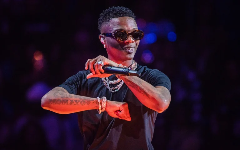 Wizkid blasts Davido calls him spoilt rich kid and cheap