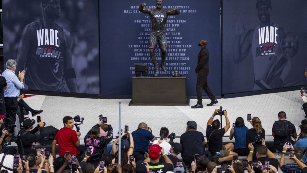 Dwyane Wade's Miami statue has the internet in tears