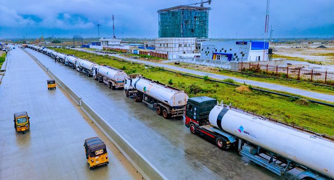 Dangote Refinery Sells Petrol At N960/Litre To Ships, N990 For Trucks — Spokesman