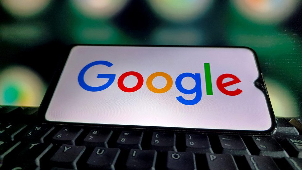 Google admits voting feature favored Harris over Trump — RT World News