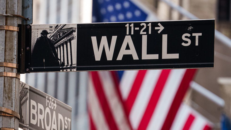 Wall Street rallies on Trump election victory — RT Business News