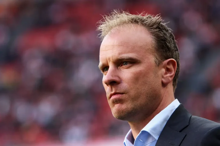 Dennis Bergkamp hints at coaching comeback as Arteta faces sack speculation