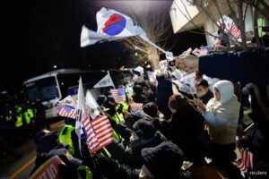 South Korea: Protesters storm court after it extends Yoon's detention