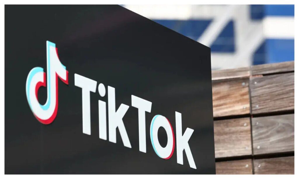 TikTok restores service to US, thanks Trump