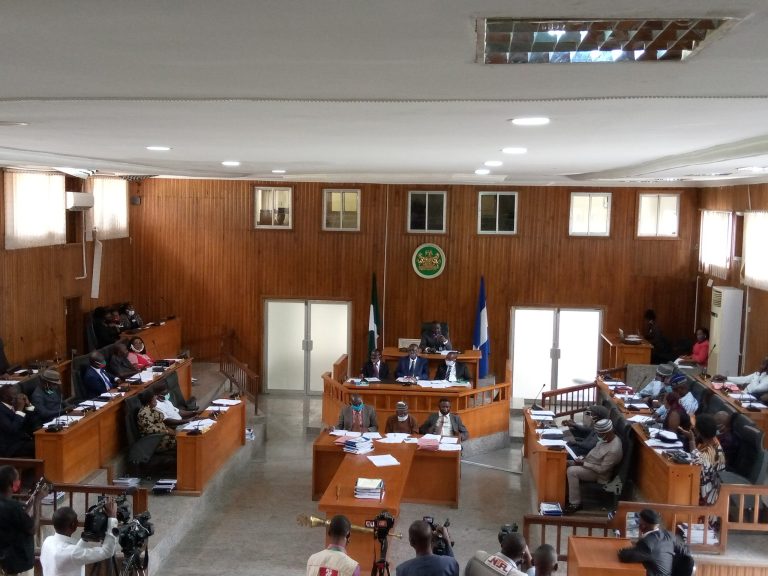 Cross River lawmakers caution politicians against targeting Governor Otu's seat