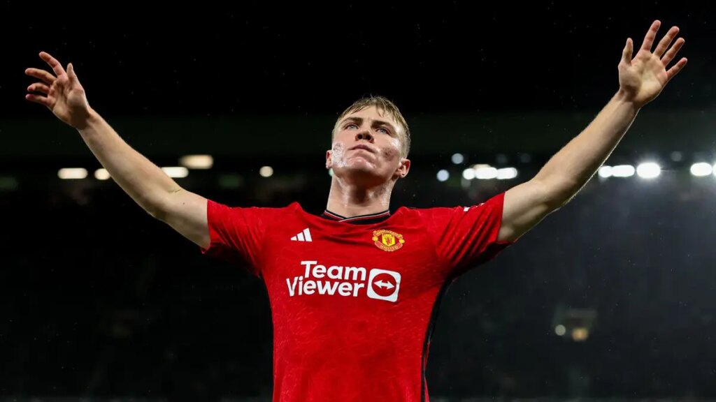 Gary Neville worries for Man Utd striker Hojlund