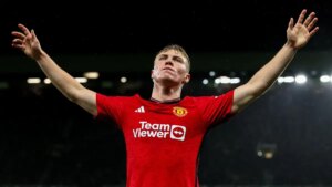 Gary Neville worries for Man Utd striker Hojlund