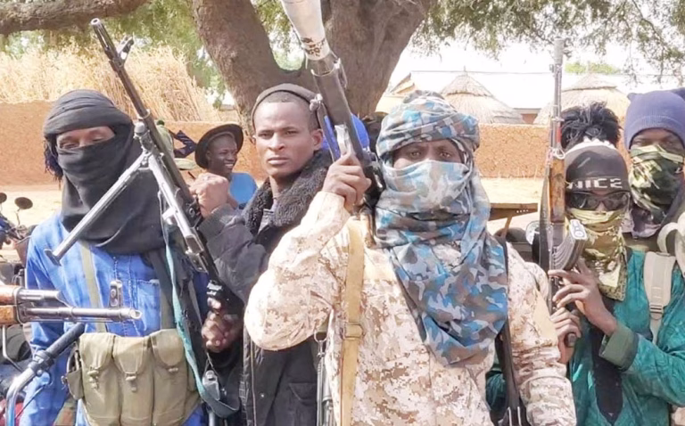 Bandits ambush commercial vehicle on Kebbi-Sokoto road, kill passenger
