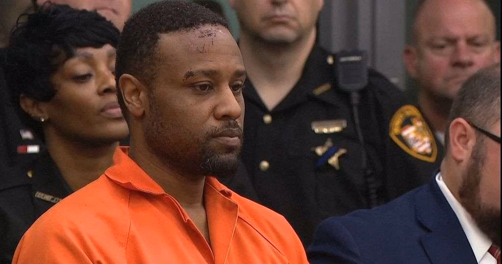 United States: Father of teenager fatally shot by police charged with killing officer