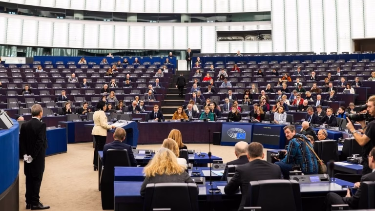 MEPs urge Brussels to cut all funding for Budapest — RT World News