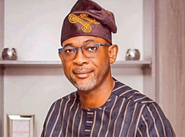 Lagos ALGON chairman, Kolade Alabi collapses during APC meeting
