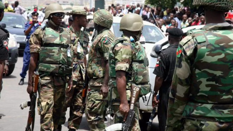 Nigerian Army detains personnel for allegedly manhandling food vendor 