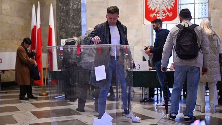 Presidential election kicks off in Poland — RT World News