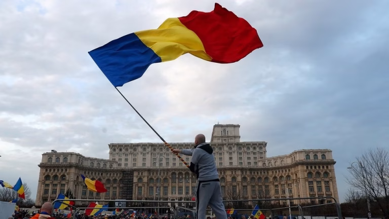Romania’s top court rejects complaint about presidential election interference — RT World News